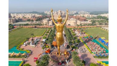 108-foot Neelkanth Varni statue at Swaminarayan Akshardham temple in New Delhi during consecration ceremony attended by devotees