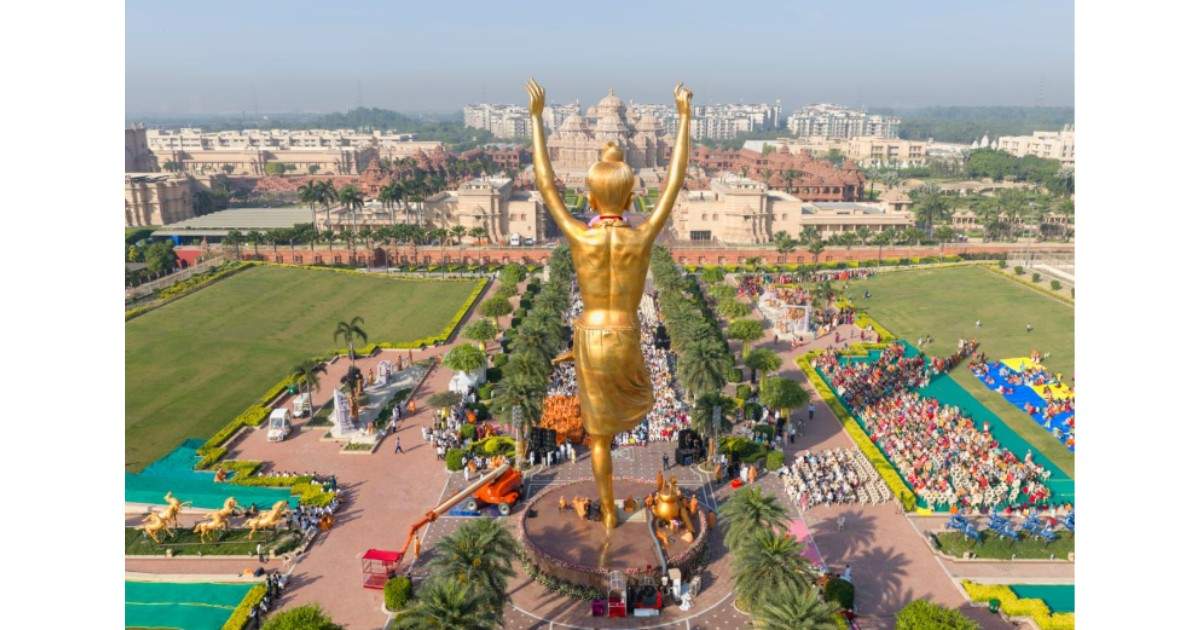 108-foot Neelkanth Varni statue at Swaminarayan Akshardham temple in New Delhi during consecration ceremony attended by devotees