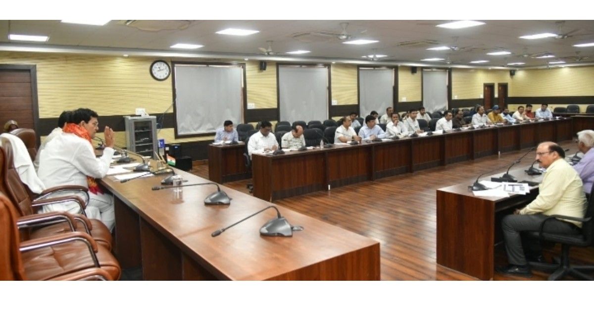 UP Minister AK Sharma reviews power supply and cleanliness preparedness in Varanasi ahead of summer season