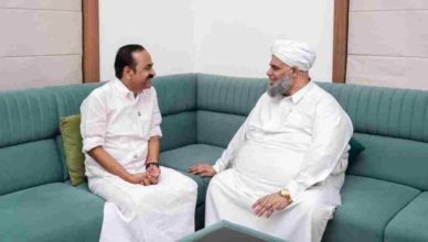 V D Satheesan meeting AP Samastha leader Bukhari Thangal at residence in Kerala ahead of assembly elections