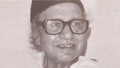 Assam Chief Minister Himanta Biswa Sarma paying tribute to poet Keshab Mahanta on his death anniversary in Guwahati