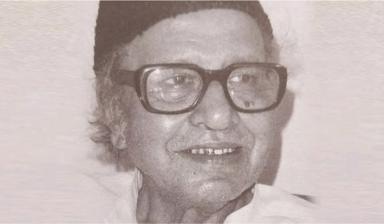 Assam Chief Minister Himanta Biswa Sarma paying tribute to poet Keshab Mahanta on his death anniversary in Guwahati