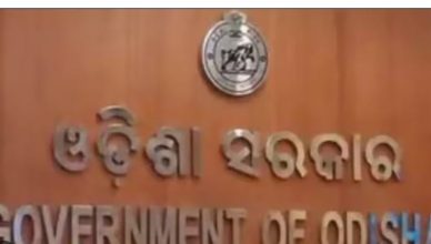 Census enumerator conducting door-to-door survey in Odisha during Census 2027 with safety precautions in place