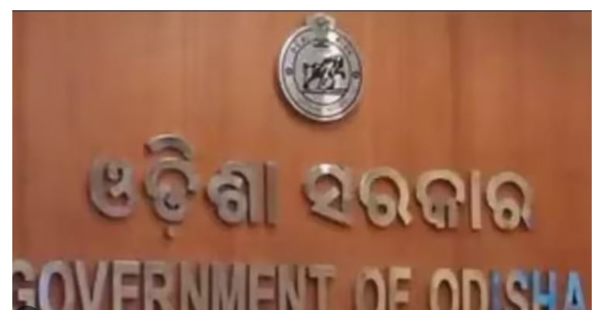 Census enumerator conducting door-to-door survey in Odisha during Census 2027 with safety precautions in place