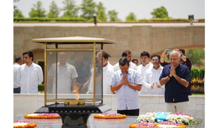 Arvind Kejriwal and AAP leaders at Raj Ghat invoking satyagraha during Delhi excise policy case dispute