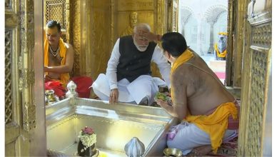PM Narendra Modi offering prayers at Kashi Vishwanath temple in Varanasi