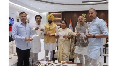 Delhi CM Rekha Gupta serving jhal-muri and rasgulla to ministers during BJP victory celebration at Delhi Secretariat