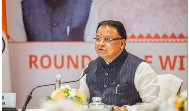 Odisha CM Mohan Charan Majhi interacting with industry leaders at Investors Meet Roadshow in Ahmedabad