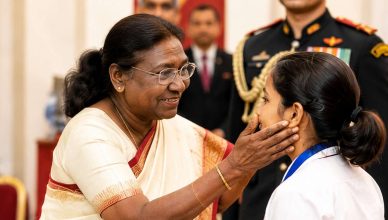 President Droupadi Murmu interacting warmly with citizens during a public event, highlighting compassion, humility, and public service.